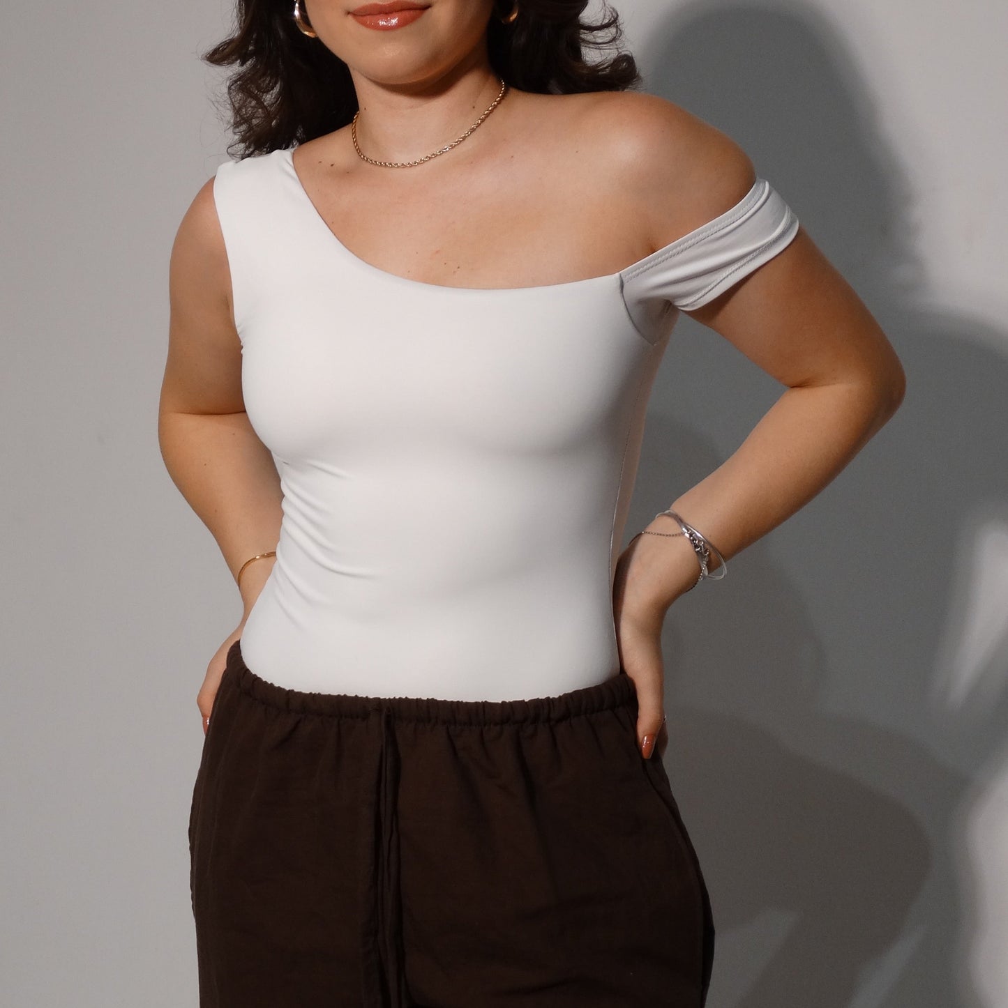 Trio One Shoulder Everyday Scoop